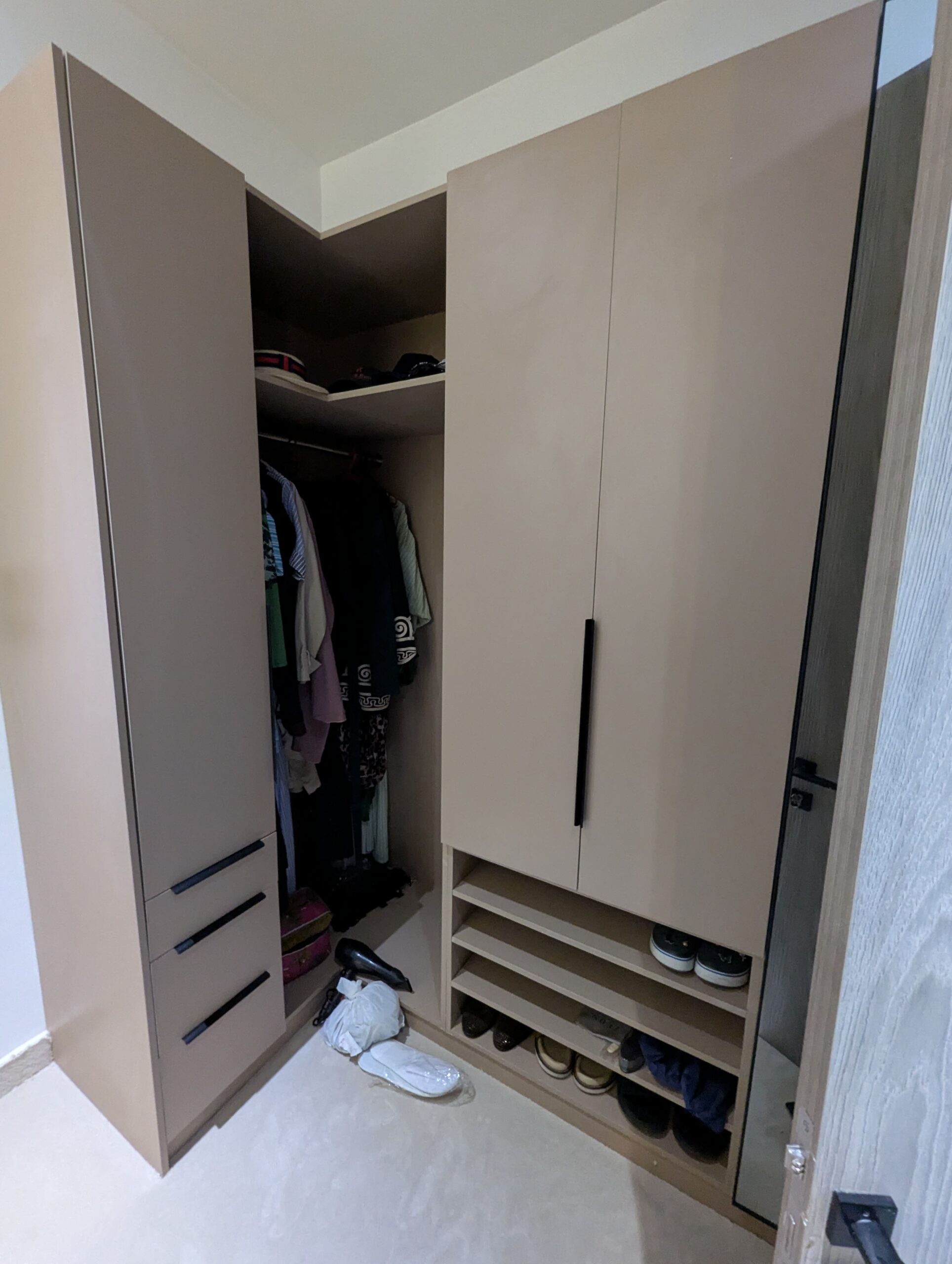 Wardrobe with doors