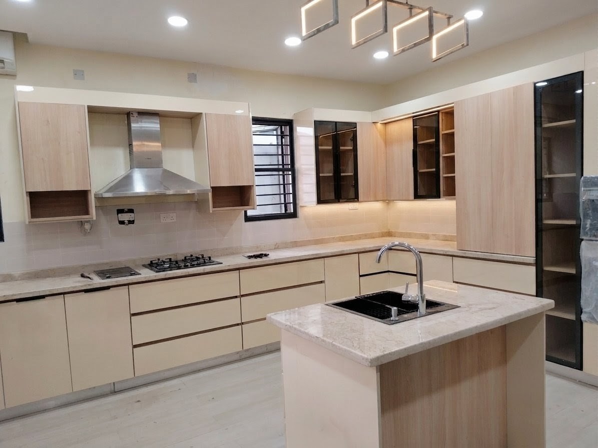 Completed luxury custom high gloss kitchen installation by Joanswood Creations.